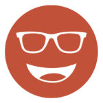 Red-orange circular icon with a smiling face wearing glasses, representing the 550 lens tint.