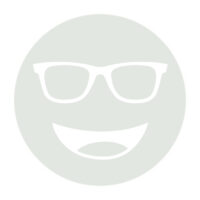 Circular icon with a smiling face wearing glasses in light gray, representing the Noir 20 lens tint.