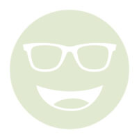 Circular icon with a smiling face wearing glasses in pale green, representing the Noir #28 lens tint.