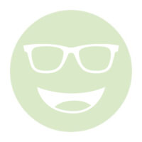 Circular icon with a smiling face wearing glasses in very pale green, representing the Noir-31 lens tint.