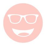 Circular icon with a smiling face wearing glasses in light coral, representing the Noir-41 lens tint.