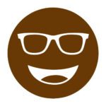 Circular icon with a smiling face wearing glasses in dark brown, representing the Noir-43 lens tint.