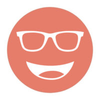 Circular icon with a smiling face wearing glasses in light topaz, representing the Noir #47 lens tint.