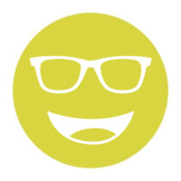 Circular icon with a smiling face wearing glasses in lemon yellow, representing the Noir-55 lens tint.
