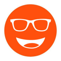Circular icon with a smiling face wearing glasses in red/orange, representing the Noir #553 lens tint.