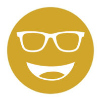 Circular icon with a smiling face wearing glasses in golden yellow, representing the Noir #65 lens tint.
