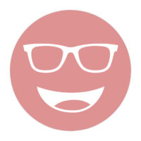 Circular icon with a smiling face wearing glasses in pale pink, representing the Noir #91 lens tint.