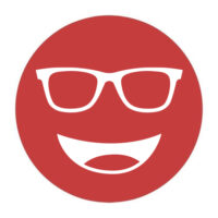 Circular icon with a smiling face wearing glasses in dark red, representing the Noir #95 lens tint.