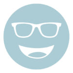 Circular icon with a smiling face wearing glasses in light teal, representing the Green/Blue 20 lens tint.